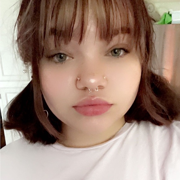 Meet your Posher, Alexis - Picture 1 of 1